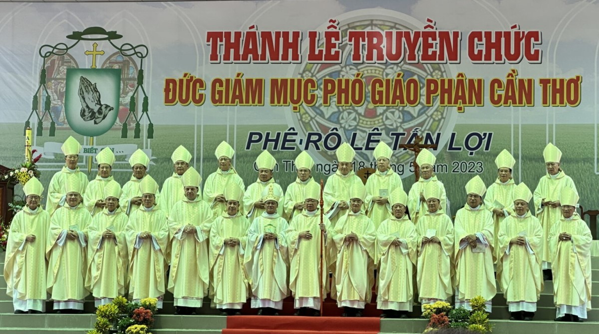 Thánh Lễ truyền chức giám mục cho Đức cha tân cử Phêrô Lê Tấn Lợi - Giám mục phó Giáo phận Cần Thơ